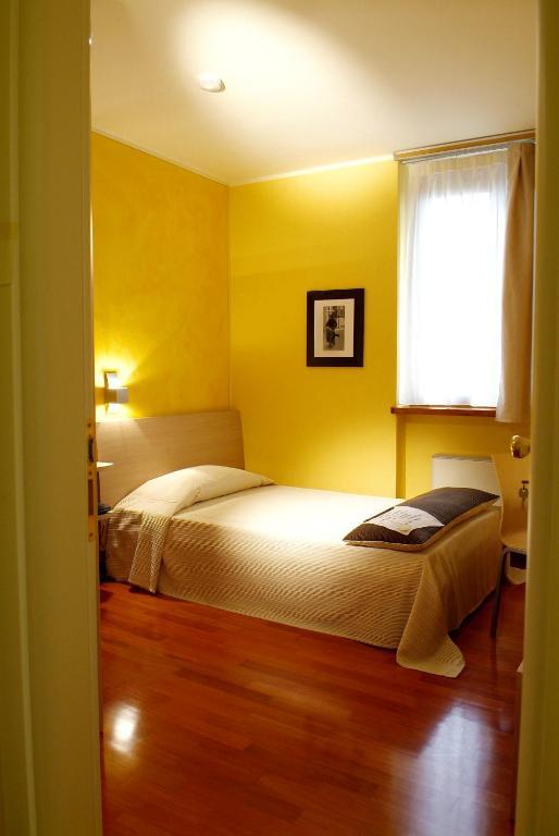 Hotel Fontana Santa Grumello del Monte Bilik gambar