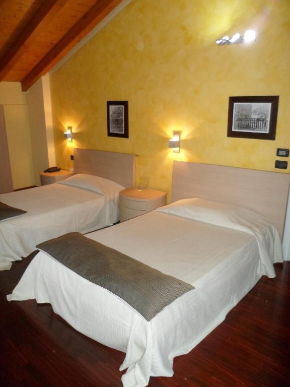 Hotel Fontana Santa Grumello del Monte Bilik gambar